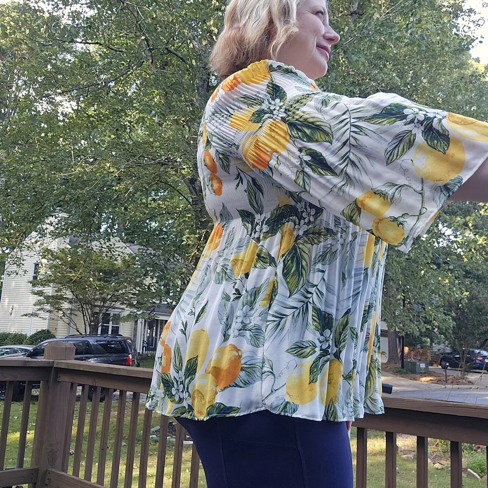 Floral V-Neck Blouse - Picture 4 of 4